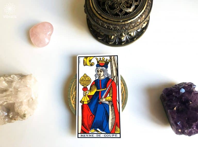 la reine de coupe dans le tarot